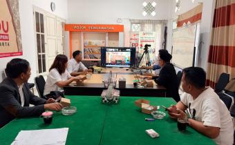 Bawaslu Kota Surakarta saat mengikuti Rapat Koordinasi Pelaksanaan Pengawasan Secara Berjenjang “Sosialisasi Persiapan Penyusunan Indeks Kerawanan Pemilu (IKP)” secara daring melalui Zoom Meeting