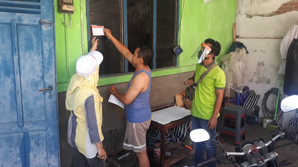 Anggota Pengawas Kecamatan (Kaos Hijau)Melakukan Pengawasan Pada Tahapan Coklit Pilkada 2020