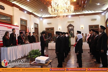 Bawaslu Kota Surakarta melantik 15 Panwas Kecamatan Untuk Mengawasi Pilkada 2020