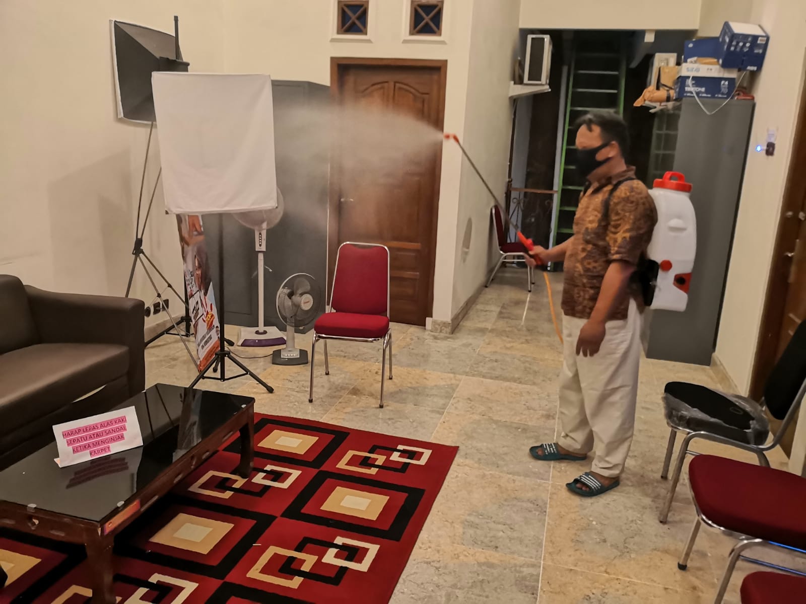 Disinfektasi Kantor Bawaslu Kota Surakarta
