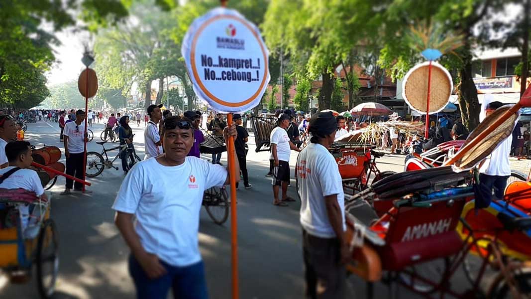 Foto Pawai Becak Bawaslu di CFD Solo