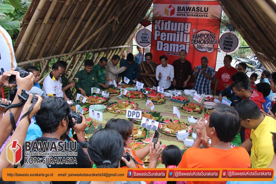 Kidung Pemilu Damai di Kampung "Demokrasi"