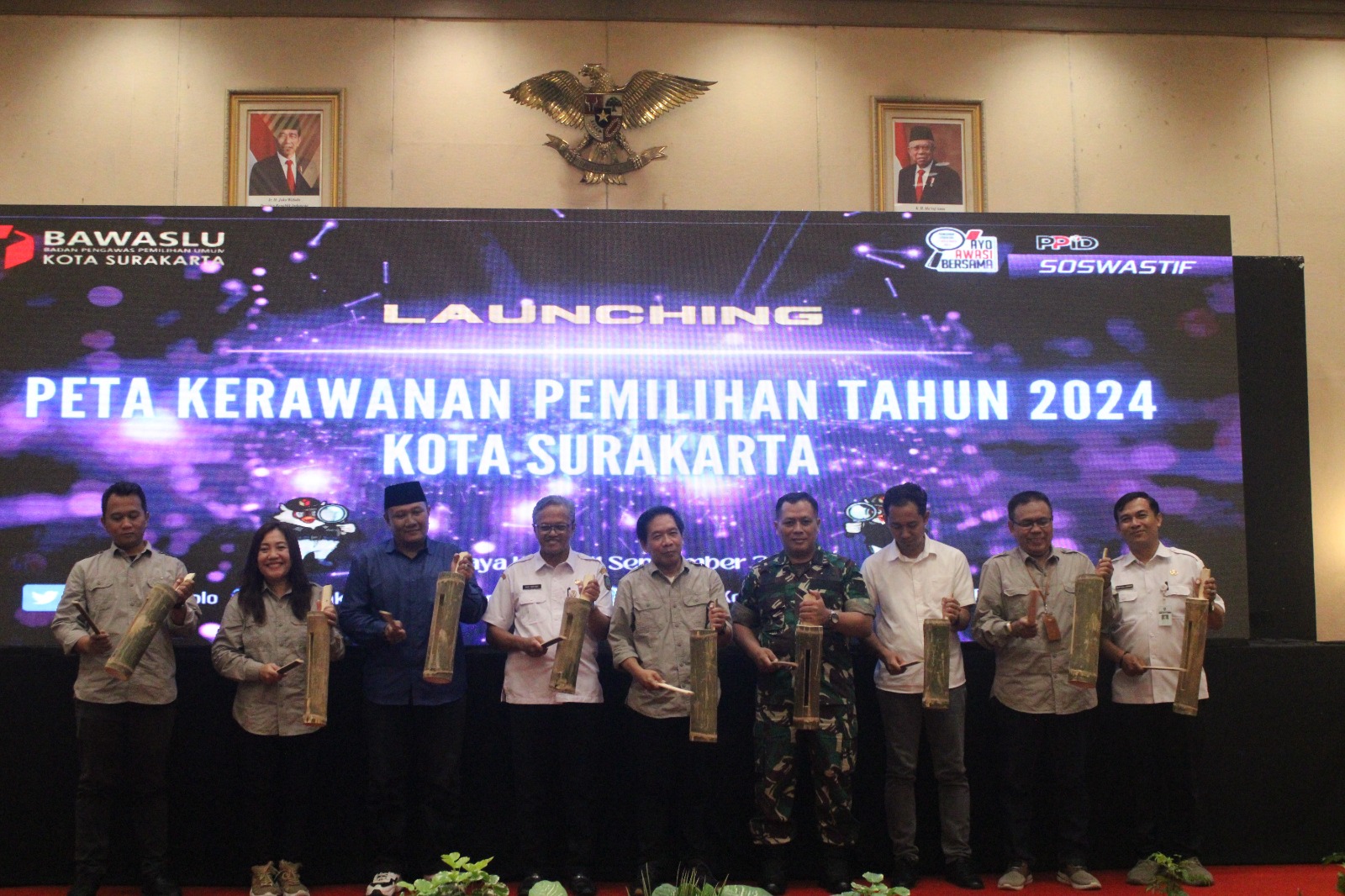 Pemukulan Kentongan sebagai tanda Peluncuran Peta Kerawanan Pilkada Solo 2024