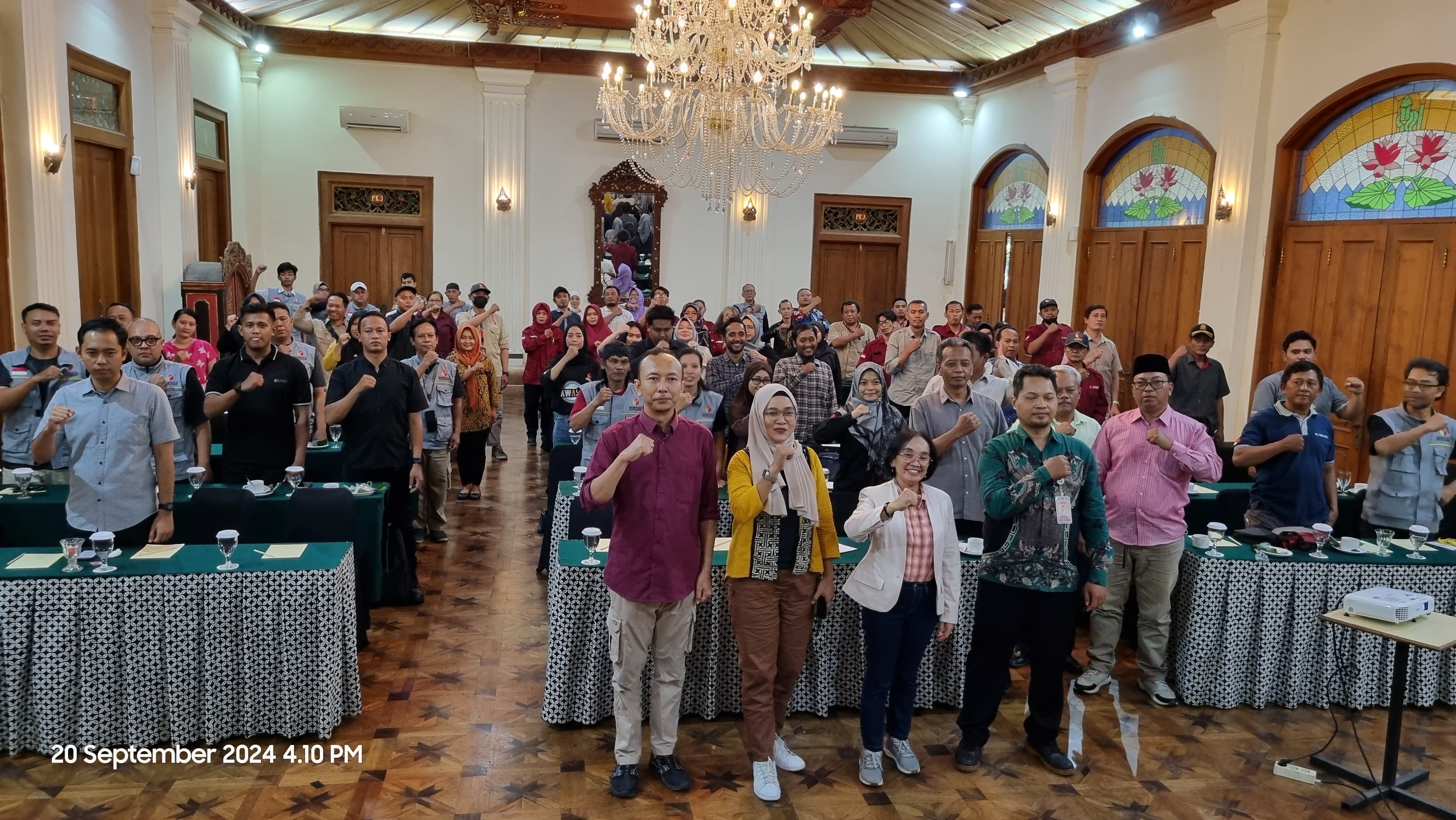 Foto Bersama dengan Narasumber dan Peserta