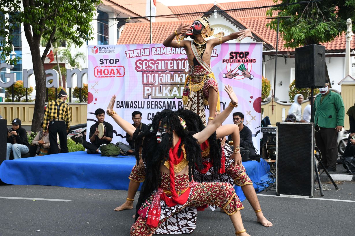 Pertunjukan Bambang Cakilan di Sosialisasi Pengawasan Partisipatif CFD Solo