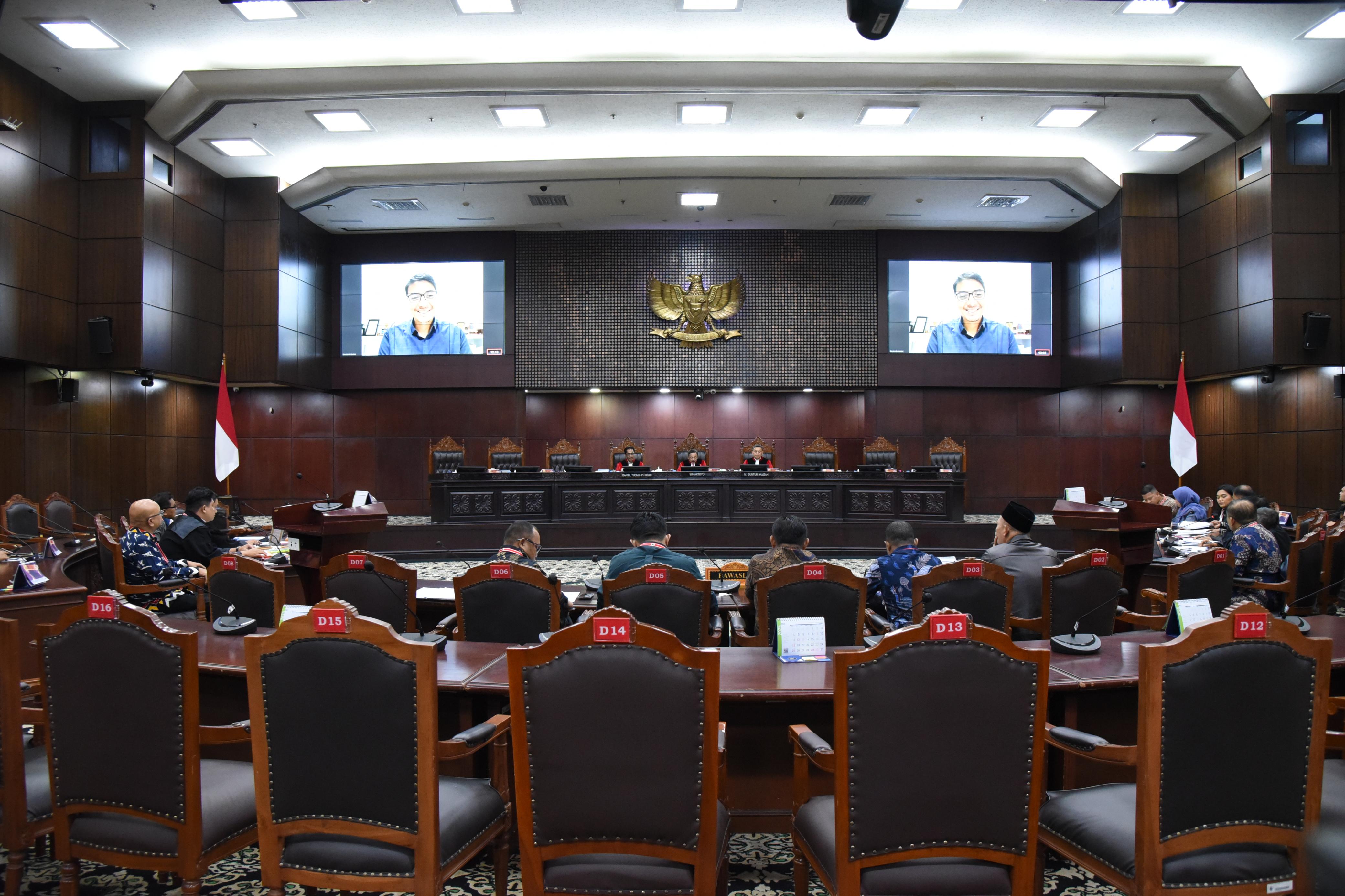 Suasana sidang lanjutan Perselisihan Hasil Pemilihan Umum Kepala Daerah (PHPU Kada) di Mahkamah Konstitusi (MK), Kamis (8/5/2025).