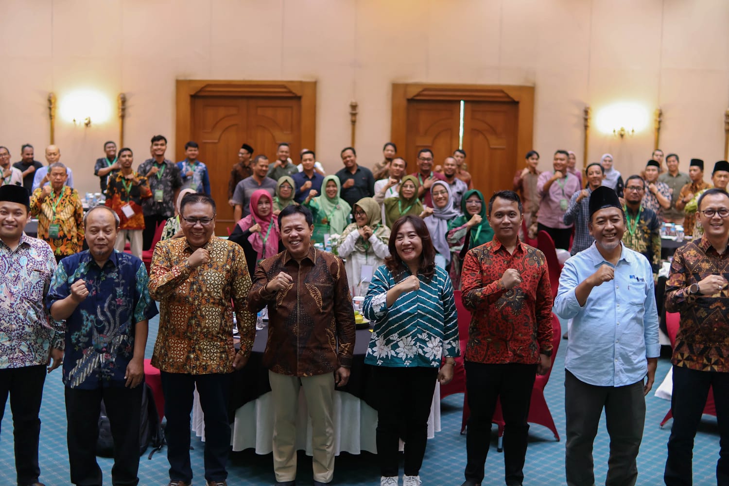 Foto bersama dalam Konsolidasi Penguatan Kelembagaan Bersama Stakeholder Pengawas Pemilu