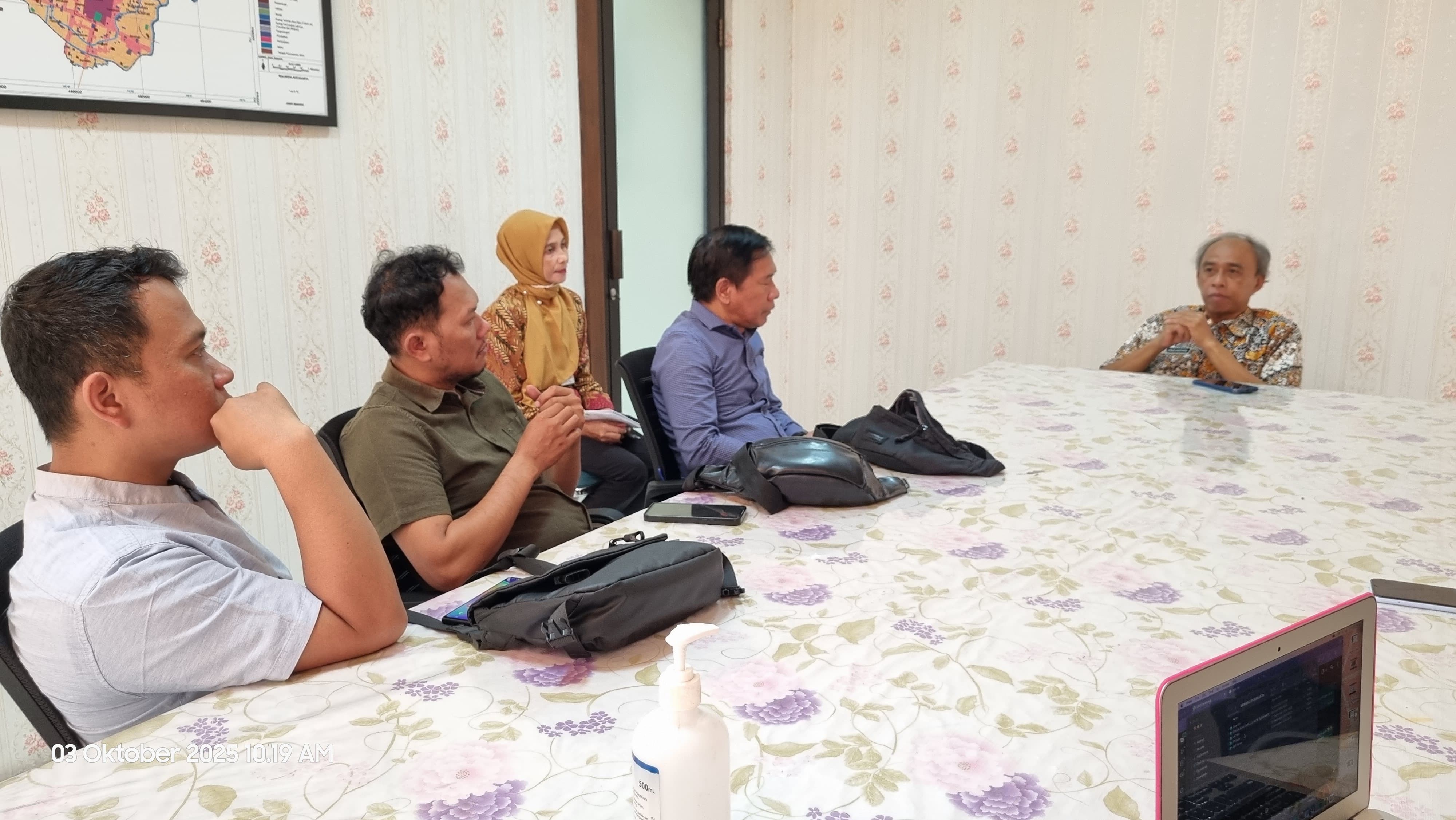 Ketua dan Anggota Bawaslu Kota Surakarta saat audiensi dengan Kepala Bakesbangpol Kota Surakarta