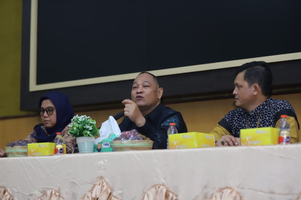 Anggota Bawaslu Totok Hariyono dalam giat Evaluasi Pelaksanaan Penyusunan Keterangan Tertulis Bawaslu Provinsi dan Bawaslu Kabupaten/Kota se Jawa Tengah pada Perselisihan Hasil Pemilihan Tahun 2024, Jumat (21/2/2025).