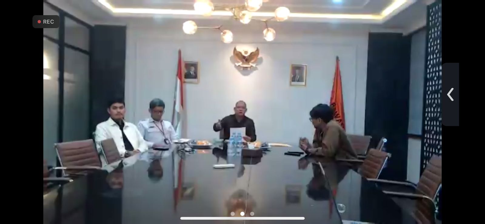 Anggota Bawaslu Totok Hariyono berikan arahan kepada Bawaslu daerah yang menjadi pemberi keterangan di sengketa hasil Pemilihan 2024 melalui daring, Rabu (15/1/2025).
