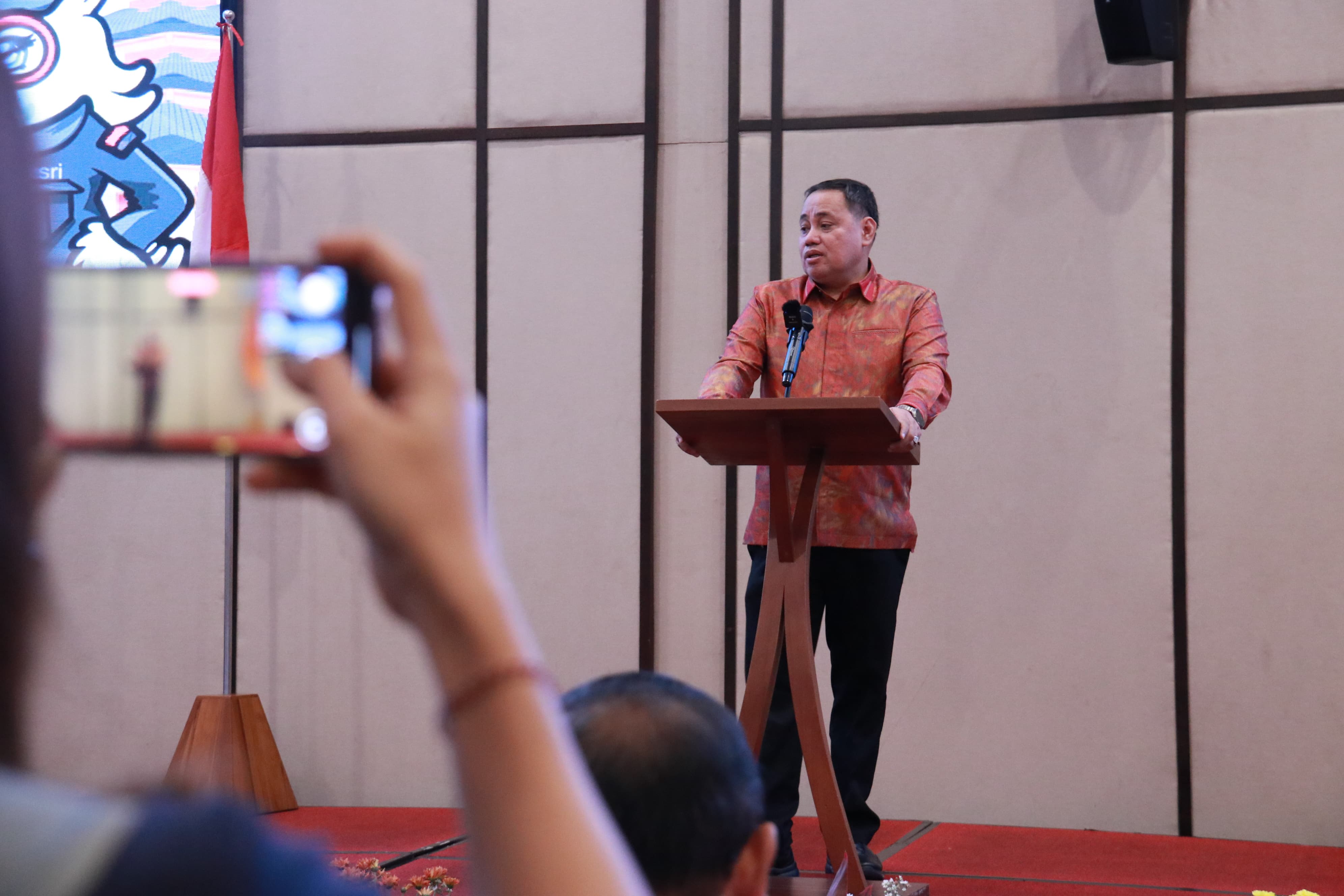 Anggota Bawaslu Herwyn JH Malonda pada Rapat Kerja Evaluasi dan Fasilitasi Pembinaan dan Penguatan Kelembagaan Bawaslu Provinsi Bali dalam Pelaksanaan Pengawasan Tahapan Pemilihan Tahun 2024, Minggu (2/2/2025).