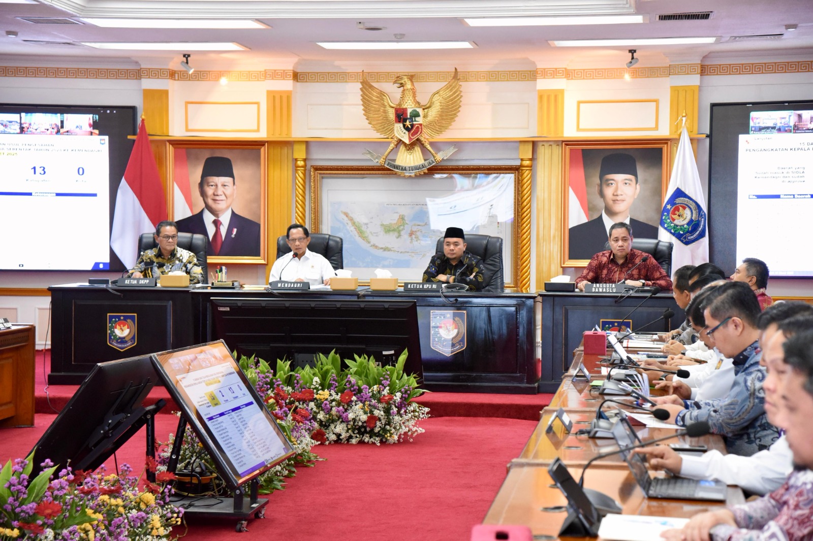Suasana Rapat Koordinasi Pilkada Ulang dan Pemungutan Suara Ulang (PSU) terkait Hasil Pemilihan Kepala Daerah Serentak Tahun 2024 di Ruang Sidang Utama Kementerian Dalam Negeri (Kemendagri), Jumat, (21/3/2025).