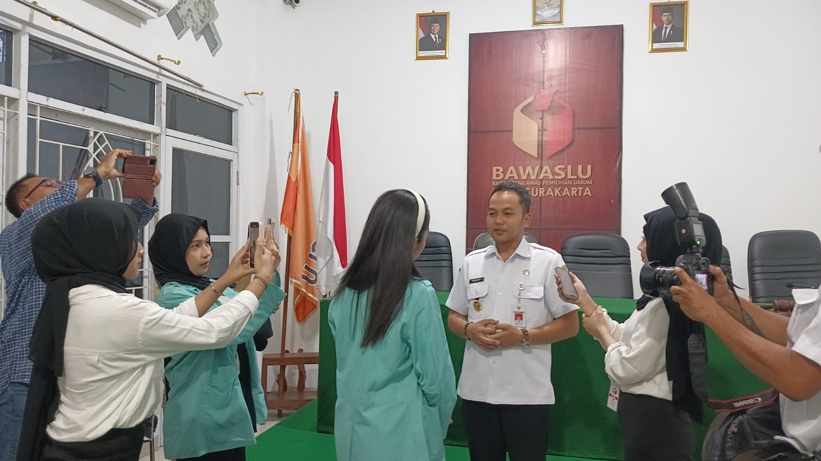 Respati Ardi saat kunjungan ke Bawaslu Kota Surakarta 