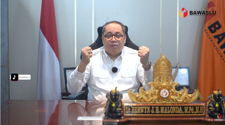 Anggota Bawaslu Herwyn dalam Kultum “Ngabuburit Pengawasan” bertema Refleksi SDM Pengawas Pemilu yang disiarkan melalui kanal YouTube Bawaslu, Kamis (26/2/2026).