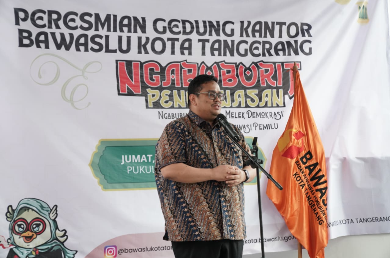 Ketua Bawaslu Rahmat Bagja saat menyampaikan sambutan di Kantor Bawaslu Kota Tangerang, Jumat, (27/2/2026).