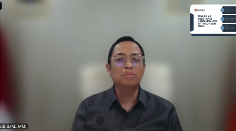 Tangkapan layar Zoom Anggota Bawaslu Puadi dalam bedah buku "Peran Strategis Bawaslu dalam Memperkuat Demokrasi Elektoral" yang diselenggarakan daring, Selasa (3/3/2026).