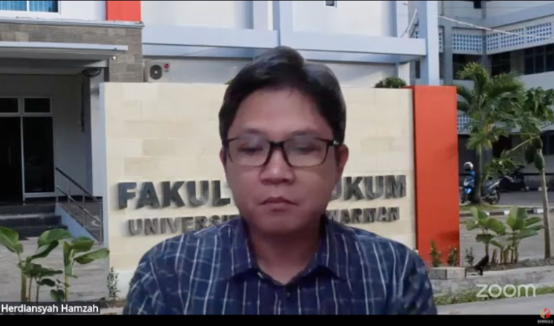 Akademisi Universitas Mulawarman Herdiansyah Hamzah dalam Ngabuburit Pengawasan bertajuk “Penguatan Penegakan Hukum Pemilu” yang diselenggarakan secara daring dan ditayangkan secara langsung melalui kanal YouTube Bawaslu, Kamis (5/3/2025).