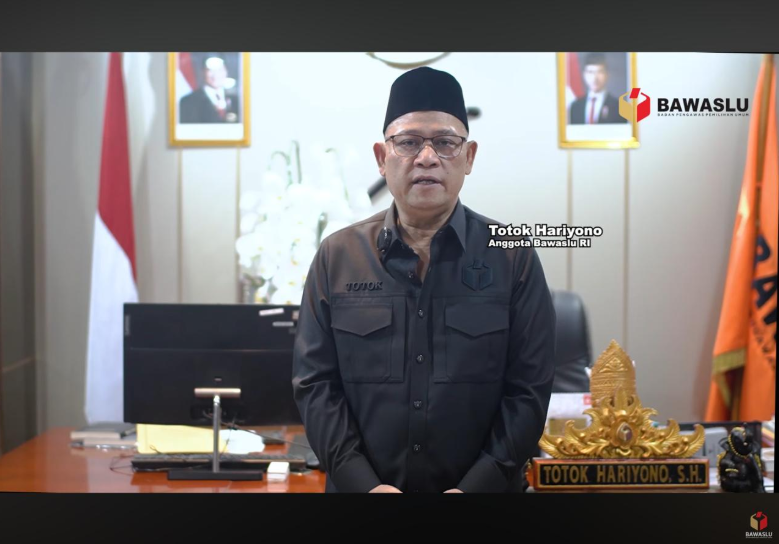 Anggota Bawaslu Totok Haryono dalam ngabuburit pengawasan melalui kanal youtube live Bawaslu RI. Jumat (6/3/2026).
