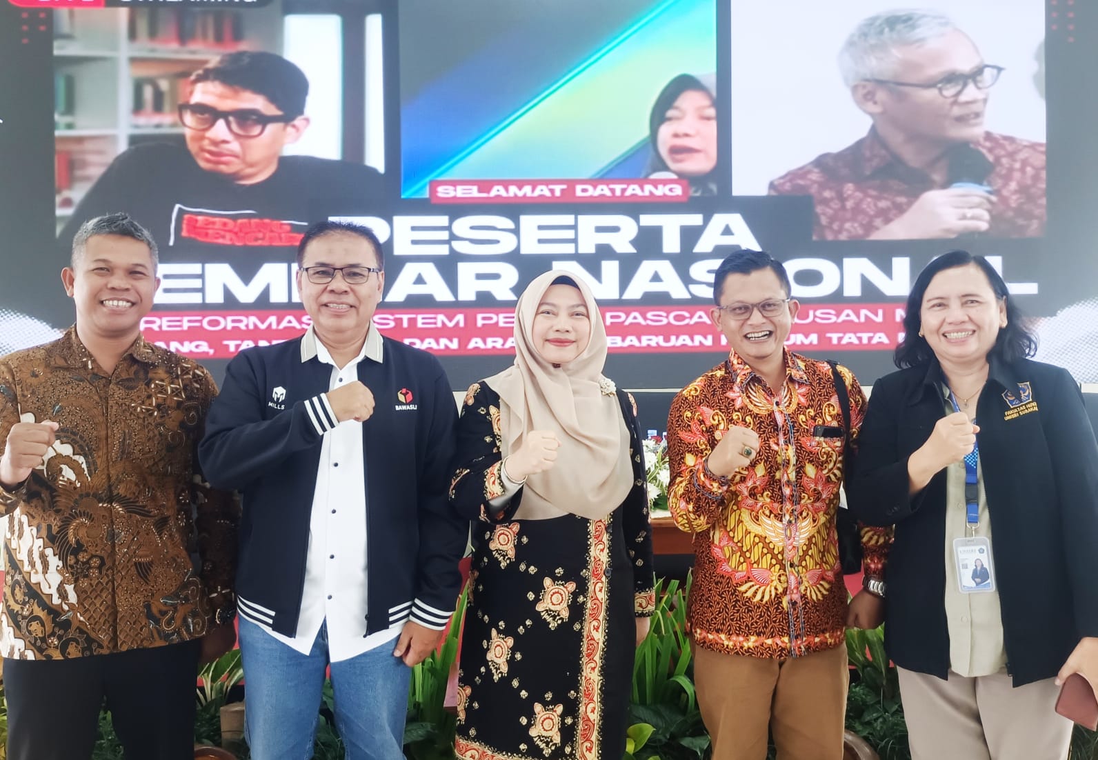 Agus Sulistyo, Anggota Bawaslu Kota Surakarta saat menghadiri Seminar Reformasi Sistem Pemilu Pasca Putusan MK di Unisri