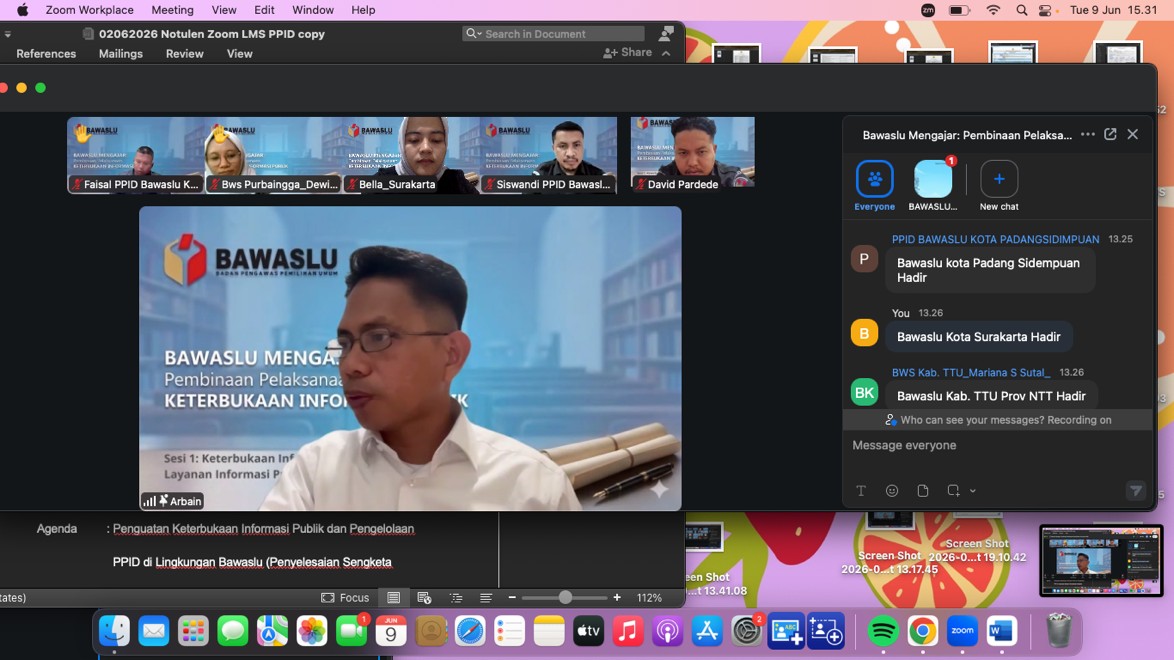 Bawaslu Kota Surakarta saat mengikuti Pembelajaran Learning Management System (LMS) Bawaslu RI yang diselenggarakan secara daring melalui Zoom Meeting