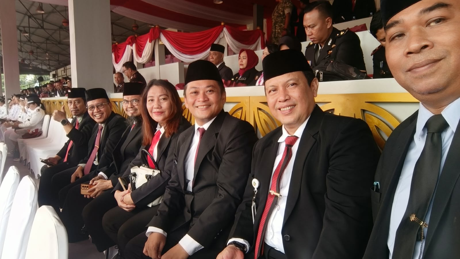 Anggota Bawaslu Kota Surakarta, Poppy Kusuma N. W., menghadiri Upacara Peringatan Hari Ulang Tahun (HUT) ke-81 Kemerdekaan Republik Indonesia di Balai Kota Surakarta