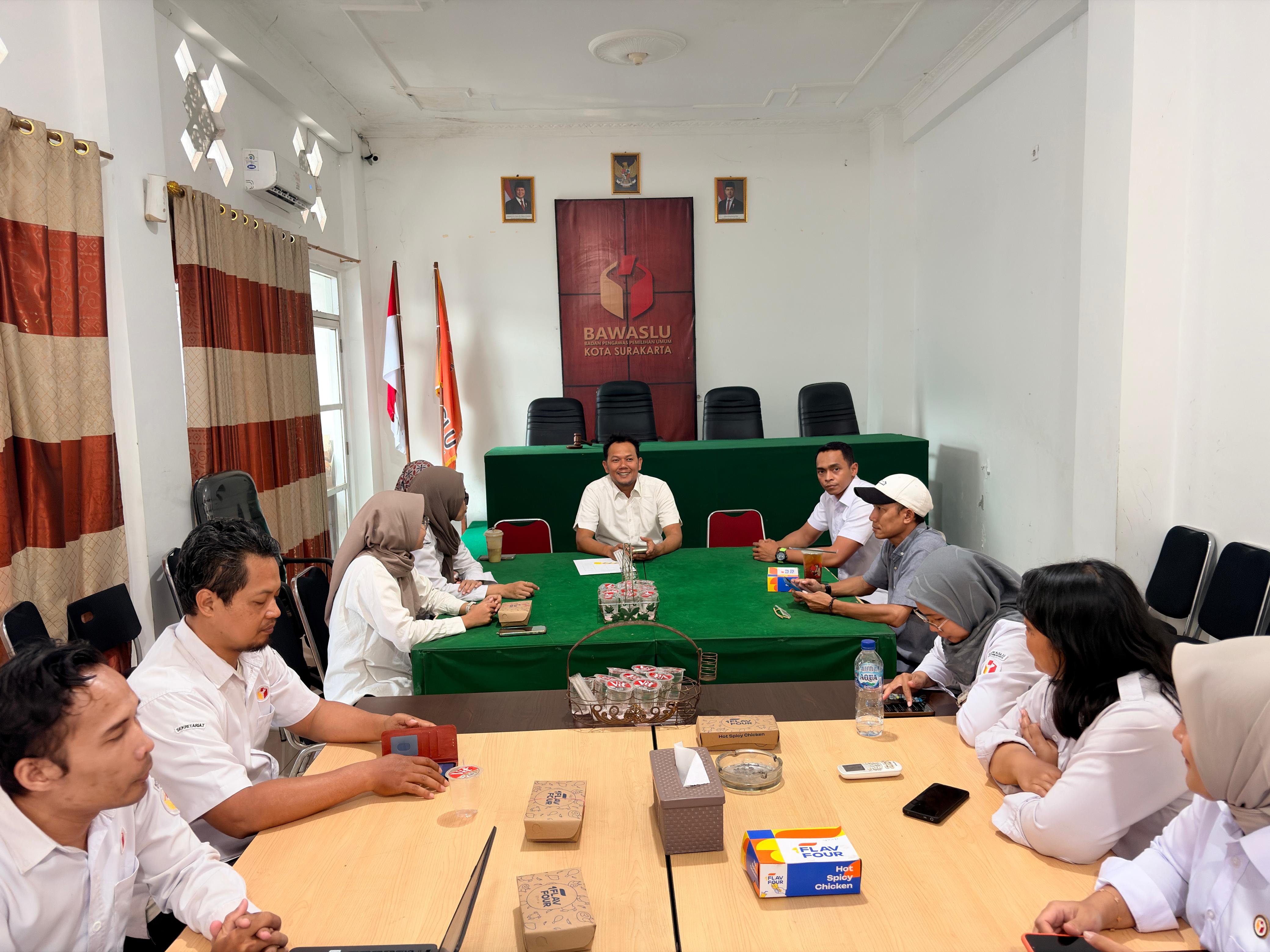 Foto suasana Rapat Internal terkait Pengendalian Kinerja melalui Monitoring dan Evaluasi Program