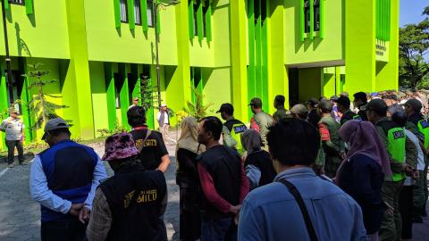 Pelaksanaan Apel Penertiban APK di Kantor Satpol PP