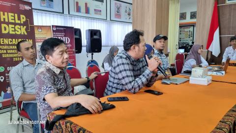 Ketua dan Anggota Bawaslu Kota Surakarta saat hadir di Rakor Persiapan Penyusunan Daftar Pemilih di Lokasi Khusus