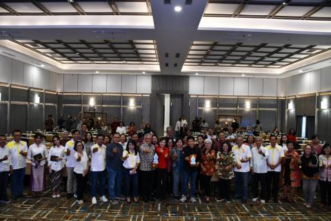 foto bersama dengan peserta kegiatan