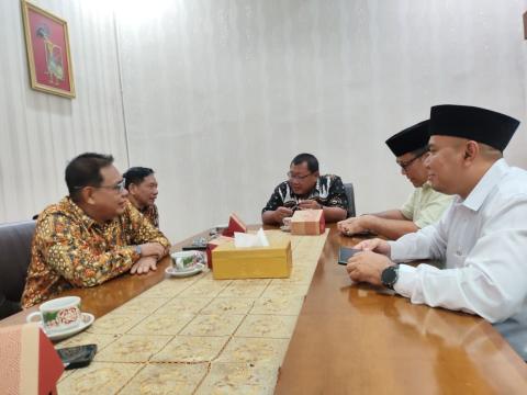 Foto Ketua dan Anggota Bawaslu Kota Surakarta Audiensi dengan Pimpinan DPRD Kota Surakarta