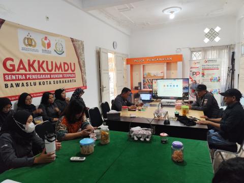 suasana rapat terkait Program CERMAT (Cermin Monitoring dan Akuntabilitas Tugas) bagi jajaran pimpinan Bawaslu di tingkat provinsi serta kabupaten/kota