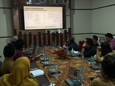 foto suasana Rapat Pembahasan Belanja Jasa Konsultansi Perencanaan DED Rehabilitasi Eks SD Sumber 5 Surakarta
