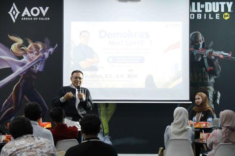  Anggota Bawaslu Kordiv P2H Agus Sulistyo, SE., SH., MM saat memberikan materi dalam kegiatan Simposium Mahamahasiswa Universitas Terbuka (UT) Solo Raya 2026