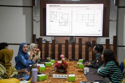 suasana rapat
