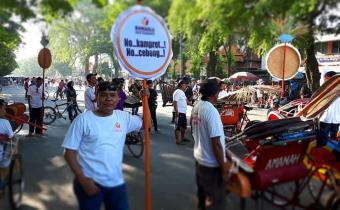 Foto Pawai Becak Bawaslu di CFD Solo