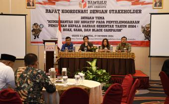 Ketua Bawaslu Kota Surakarta, Budi Wahyono saat memberikan sambutan dan membuka acara