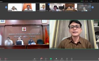 Muhammad Amin saat memberikan sambutan pada rapat evaluasi konten media sosial