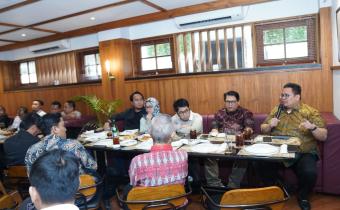 Ketua Bawaslu Rahmat Bagja saat berdiskusi dalam FGD Penyelenggara Pemilu: Suara Penyelenggara untuk perbaikan UU Pemilu di Jakarta, Kamis (4/7/2025)/Foto: Publikasi dan Pemberitaan Bawaslu