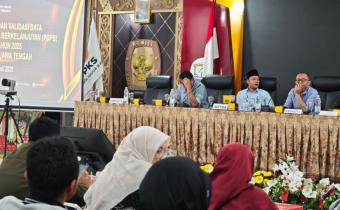 suasana saat Nur Kholiq saat menghadiri  rapat sinkronisasi dan validasi data menjelang pleno terbuka Rekapitulasi Pemutakhiran Data Pemilih Berkelanjutan (PDPB)