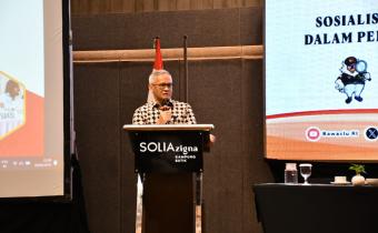 Aria Bima, Wakil Ketua Komisi II DPR RI saat memaparkan materi sosialisasi pengawasan partisipatif di Solo