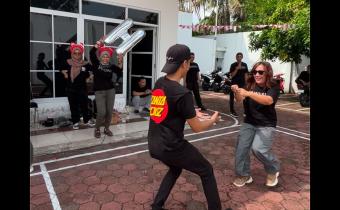 suasana perlombaan dalam semarak HUT ke 80 Kemerdekaan RI di Bawaslu Kota Surakarta