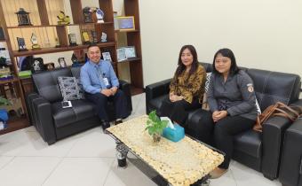 Poppy Kusuma saat audiensi dengan Wakil Rektor Unisri
