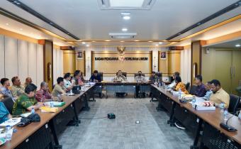 Anggota Bawaslu Totok Haryono dalam Rapat Persiapan Sidang MK di Gedung Bawaslu, Jakarta, Kamis (4/9/2025)/Foto: Publikasi Pemberitaan Bawaslu