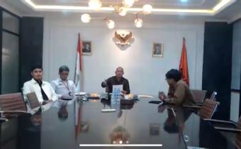 Anggota Bawaslu Totok Hariyono berikan arahan kepada Bawaslu daerah yang menjadi pemberi keterangan di sengketa hasil Pemilihan 2024 melalui daring, Rabu (15/1/2025).