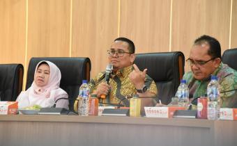 Ketua Bawaslu Rahmat Bagja saat menerima kunjungan audiensi dari Fakultas Hukum Universitas Muhammadiyah Bengkulu di Kantor Bawaslu, Selasa (11/2/2025).