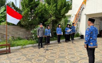 pelaksanaan upacara peringatan HUT KORPRI Bawaslu Kota Surakarta