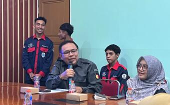 Agus Sulistyo saat memberikan saran dalam technical meeting seleksi calon ketua OSIS di SMKN 2 Surakarta