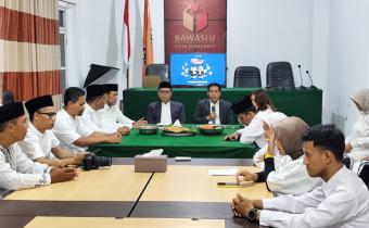 Launching Ngabuburit Pengawasan oleh Ketua Bawaslu Kota Surakarta, Budi Wahyono
