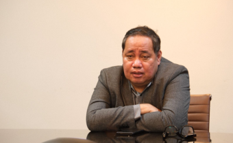 Anggota Bawaslu Herwyn JH Malonda memberikan arahan dalam rapat Pembahasan Edaran Panduan Desain Arsitektural dan Dokumen Pengelolaan Lingkungan Kantor Bawaslu Provinsi, Kabupaten, dan Kota di Gedung Bawaslu, Kamis (5/3/2026).