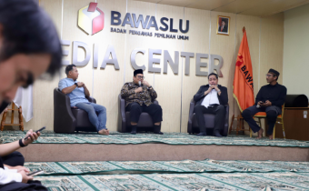 Ketua Bawaslu Rahmat Bagja saat berdiskusi bersama Komite Pemilih Indonesia (KPPDem) di Media Center Bawaslu, Jakarta, Rabu (11/3/2026).